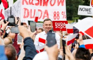 Pilny komunikat:”Koronawirus na wiecu Andrzeja Dudy”.