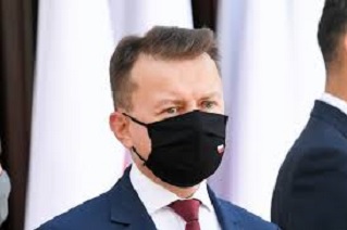 Mariusz Błaszczak, szef MON jest zakażony wirusem SARS-CoV-2.